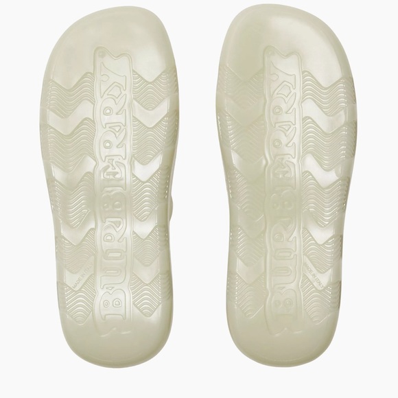 BURBERRY Unisex Stingray cream slide sandalsz Burberry Knight Charm Retail $550 - Picture 6 of 7